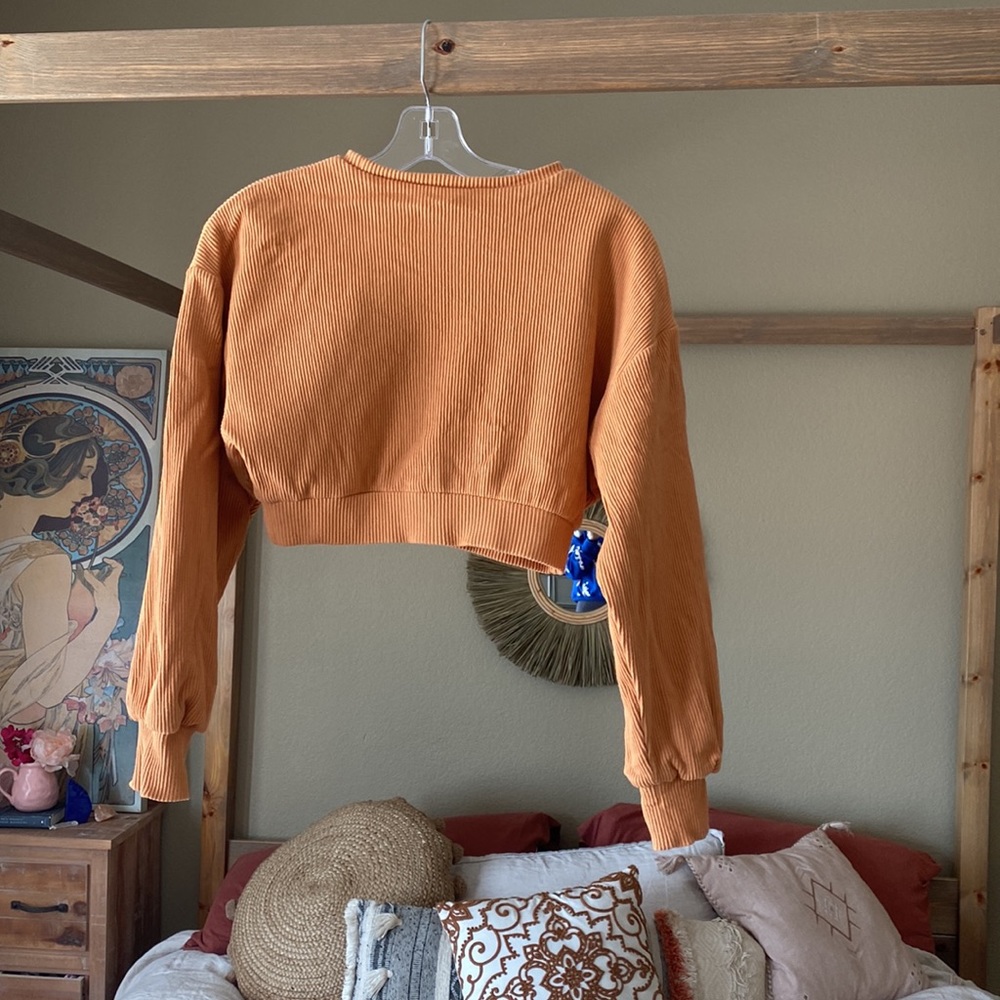 Bo + Tee / Ribbed Pullover Crop Top in Caramel - Picture 3 of 4